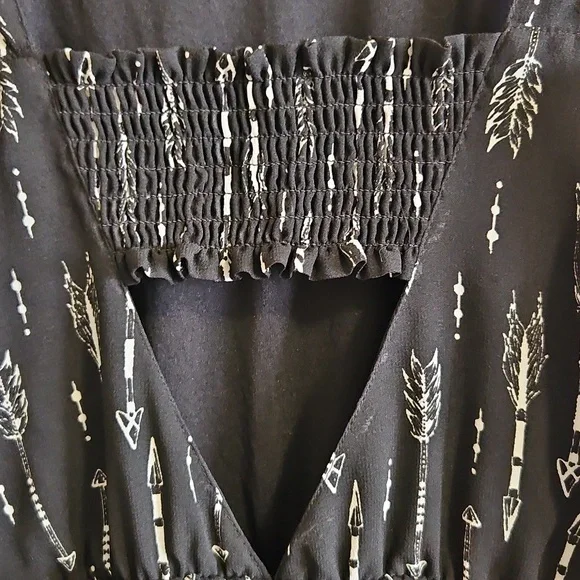 H&M Divided Black and White Patterned Dress - Picture 6 of 10